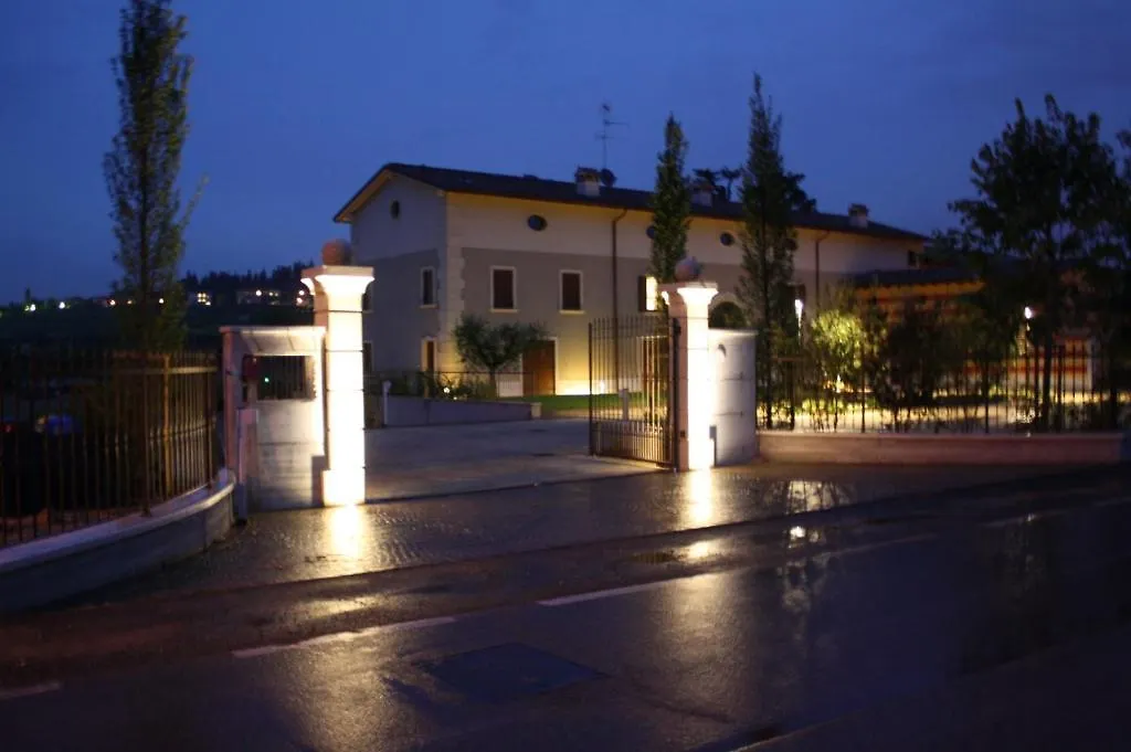 Casa di campagna Belvivere Suites Sona