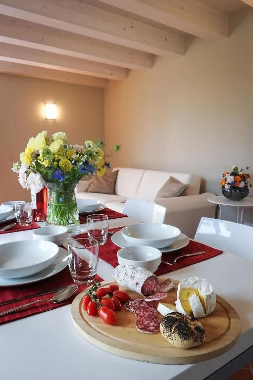 Casa di campagna Belvivere Suites Sona Italia