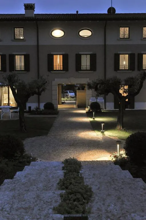 Casa di campagna Belvivere Suites Sona